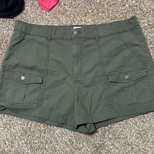 Time and Tru Dark Green Women's Cargo Shorts